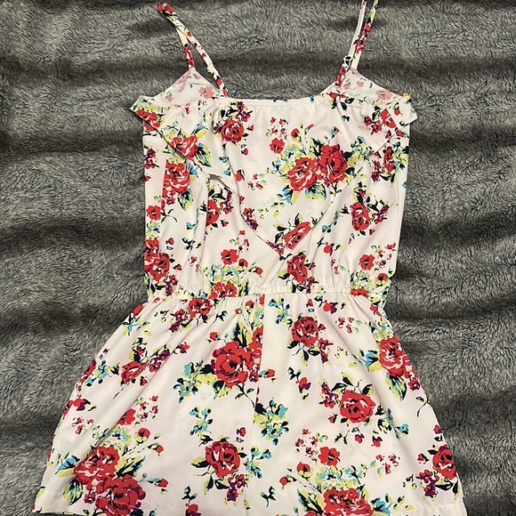 G By Guess Floral Romper (S) - Picture 2 of 2